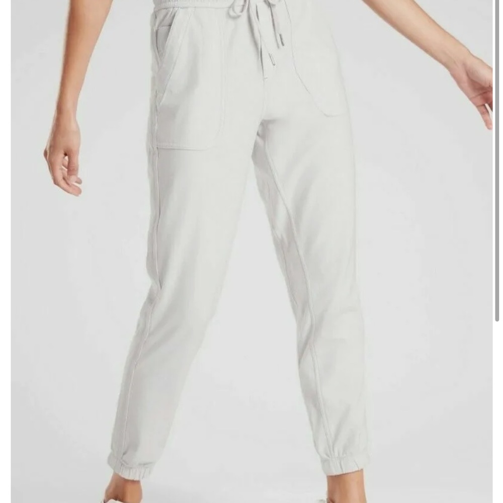 NWT Athleta Farallon jogger color birch gray, size 2